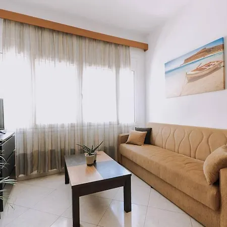 Apartment Petunia Garden View